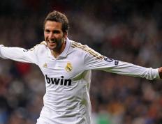 开云体育入口-赛场双重奏，泰国队逆转奇迹中的安赛龙高光独白