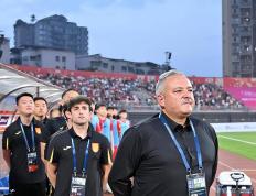 开云体育入口-大连一方客场击败上海申花，保持领头羊位置