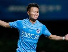 开云体育下载-本土球员崭露头角，关键时刻挺身而出