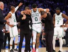 开云体育在线-凯尔特人遭遇篮网三连败，塔图姆空砍尴尬难挽败局