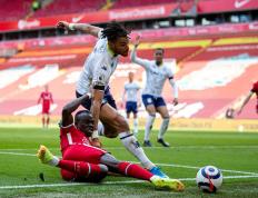 开云官方app入口-包含出人意料，国际足球比赛悬念重重的词条