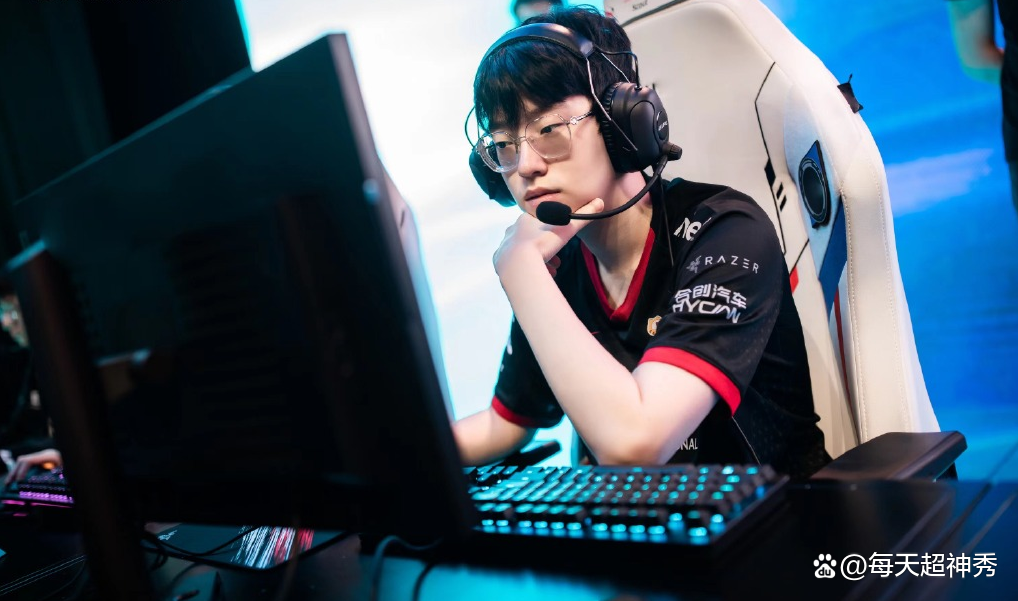 开云体育入口-CLG力克MAD，Scout团战一打五顶尖较量成都决赛之夜，引爆全场热议