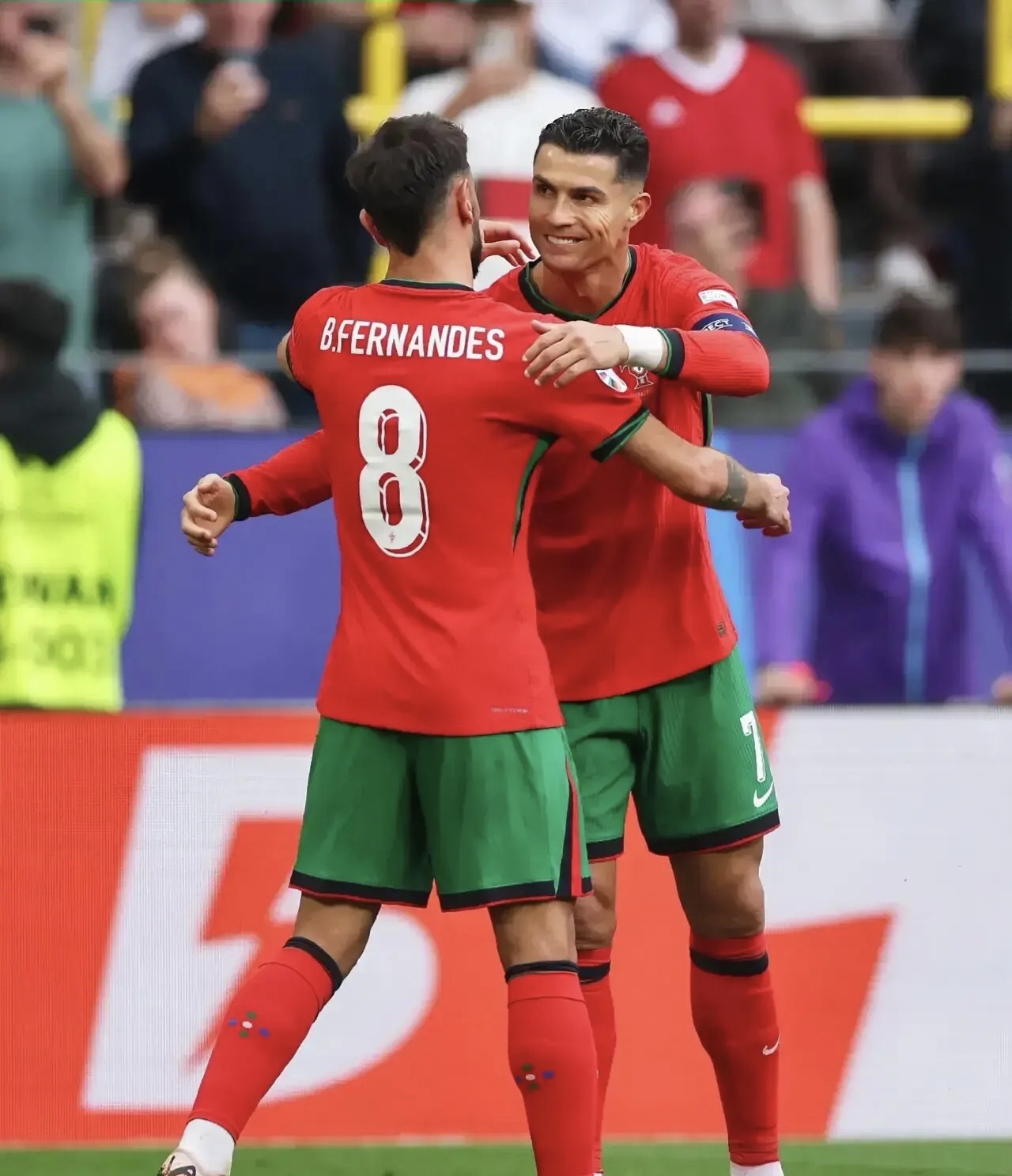 开云体育-葡萄牙与塞尔维亚的比赛引发了激烈对抗