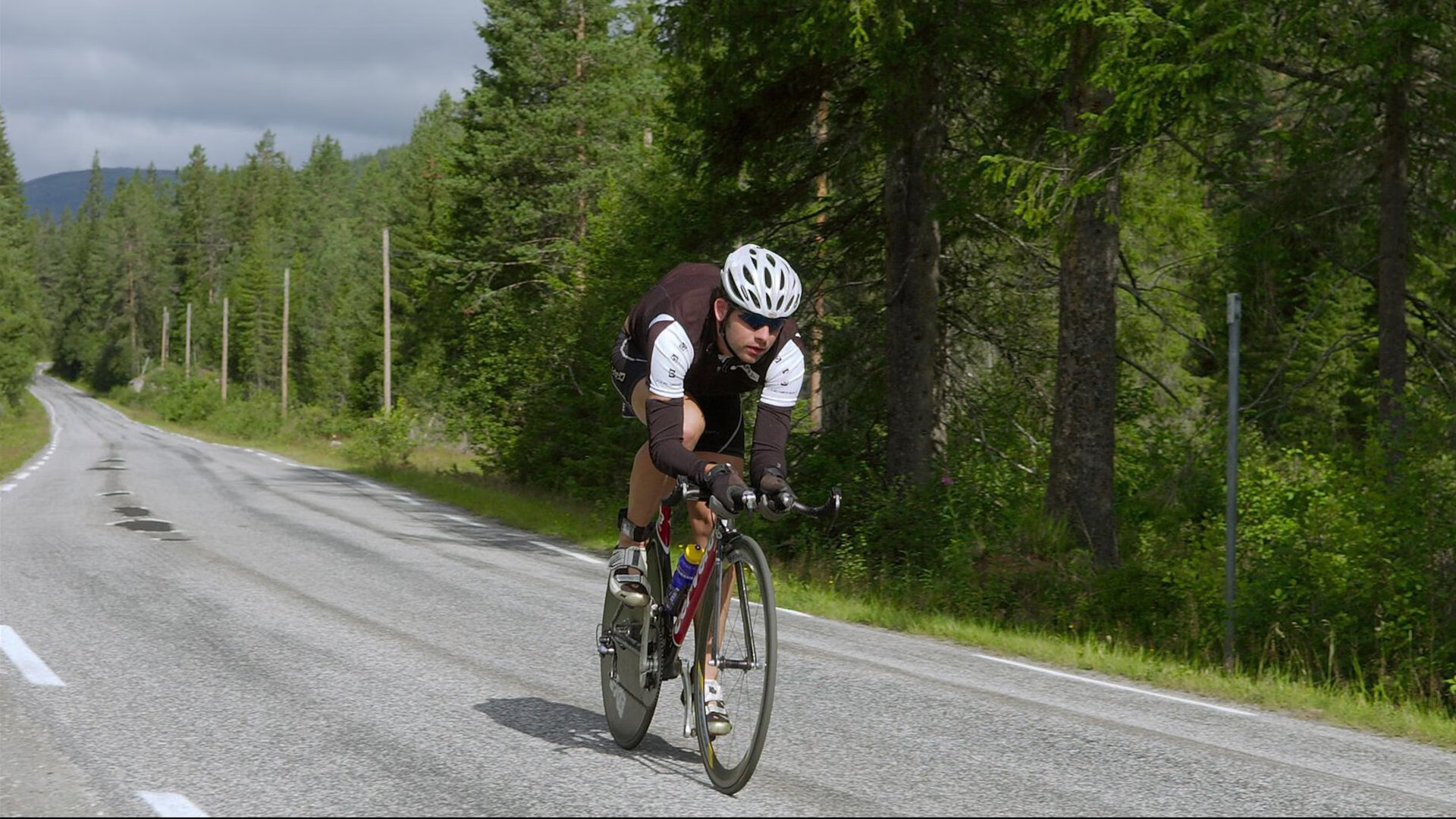 开云体育官网-沉默杀器！瑞士后防磐石阿坎吉用数据震惊四座，这是一场属于现代后卫的完美演出