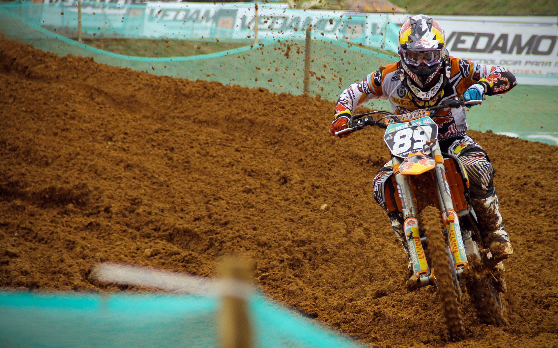 开云体育平台APP-威廉姆斯鏖战法拉利，阿隆索雨中绽放的‘非典型’高光